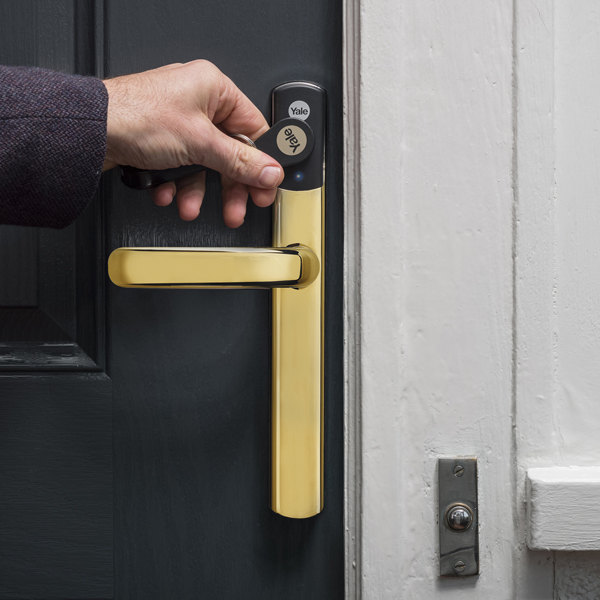 Yale Smart Home Living: 